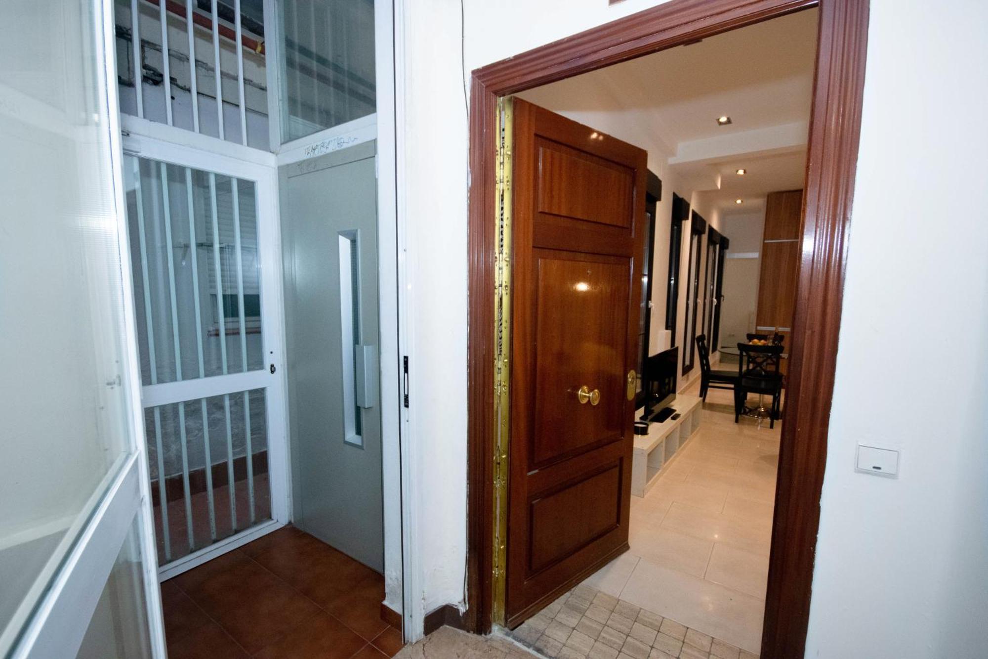 For You Rentals Apartamento Temporal Con Encanto En Malasana Min24 Madrid Buitenkant foto